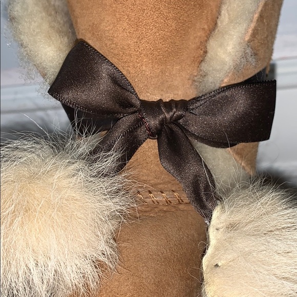 UGGS - Picture 2 of 5